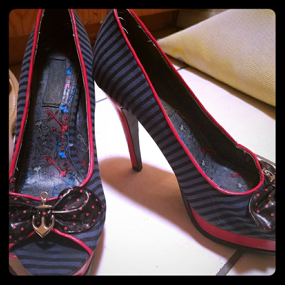 Iron fist size 7 heels
